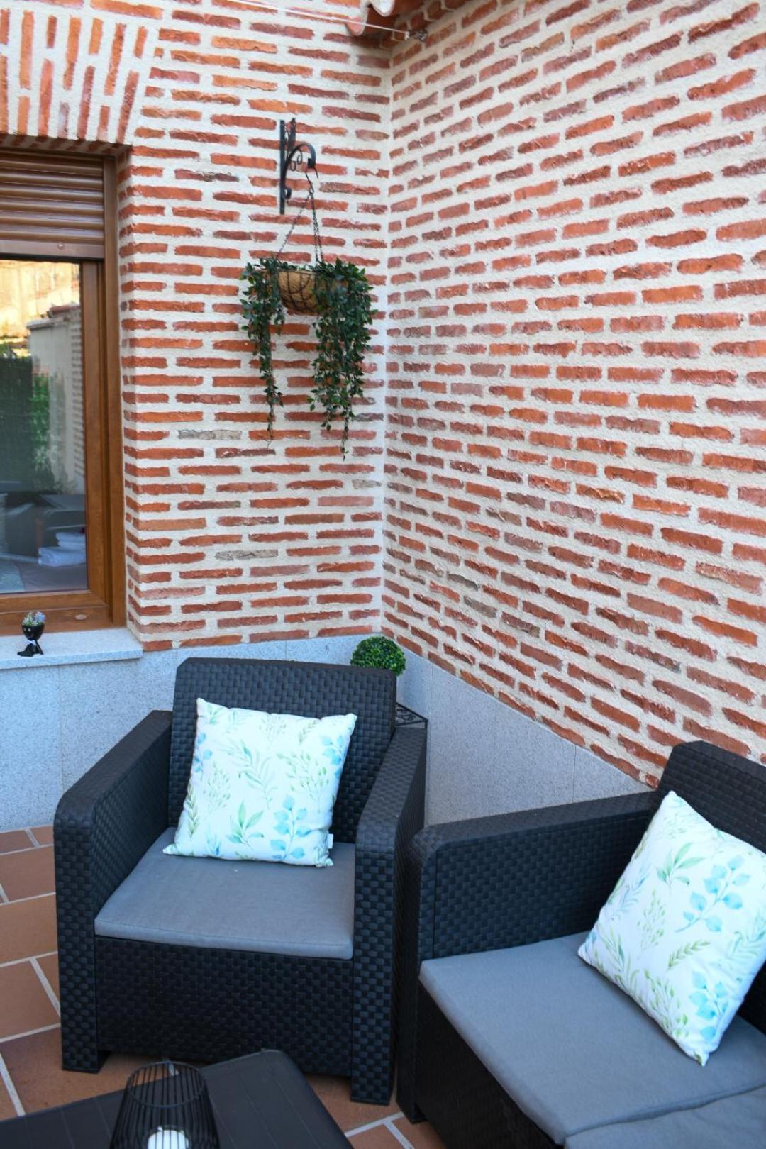 Casa Rural La Real Herreria Madrigal de las Altas Torres Exterior photo